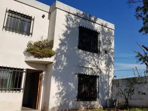 CASA 4 AMBIENTES CON COCHERAS