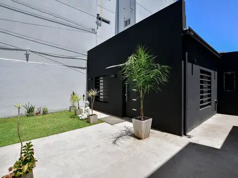Casa en venta La Plata quincho, jardin y cochera
