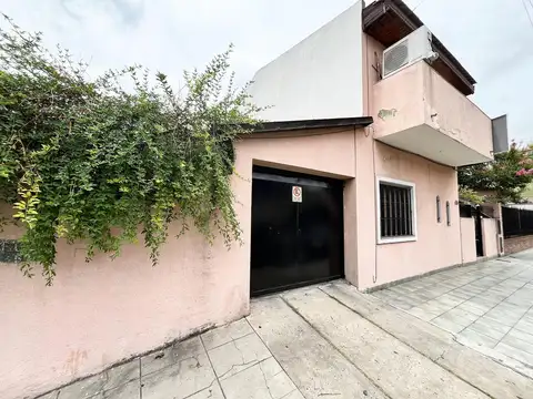 Casa  multifamiliar en Valentín Alsina