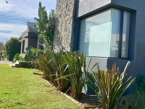 Casa en Venta en El Cantón - Barrio Golf, USD 490.000