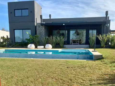 Casa 6 ambientes con 3 baños