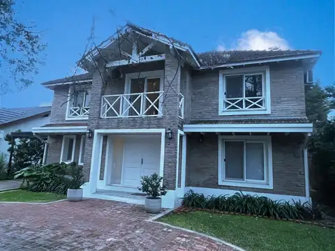 Gran casa en Club Campos de Golf Las Praderas de Lujan