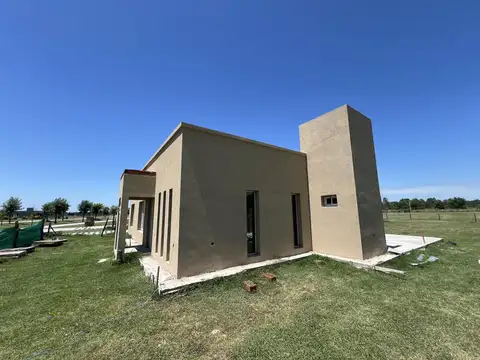 OPORTUNIDAD VENTA CASA CARDALES 4 AMBIENTES A TERMINAR OPORTUNIDAD CALANDRIAS