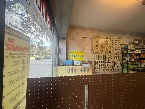 Av. Bernardo de Irigoyen 700