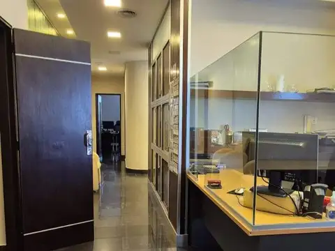Oficinas y cocheras en venta en Av Sarmiento al 400