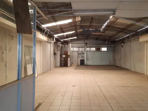 Local en Venta en Coghlan, USD 1.150.000