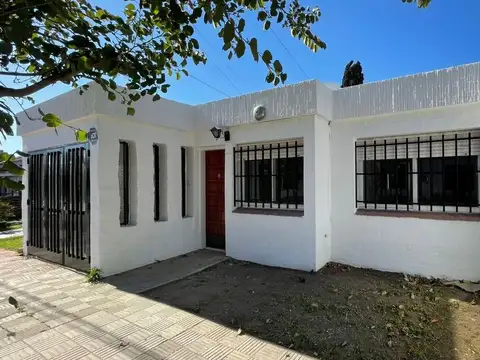 Casa en Alquiler con 1 cochera
