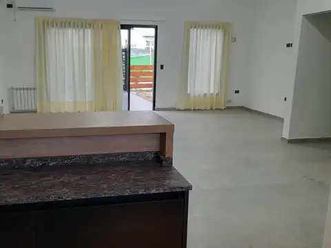 Casa 3 ambientes con 2 baños