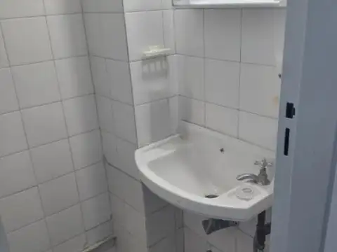 Av. Pueyrredón  y Corrientes. Oficina en Venta. 2  ambientes. Muy Luminosa. Vigilancia 24 hrs.