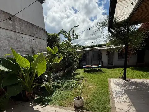 Casa 6 ambientes con 2 baños