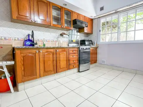 Casa 5 ambientes con 2 baños