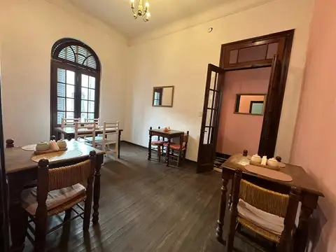 Casa 6 ambientes con 2 baños