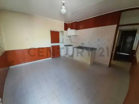 Casa 6 ambientes con 2 baños