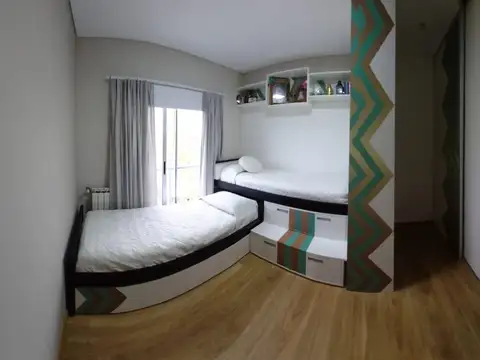 Departamento tipo Duplex en venta con cochera doble en Barrancas de Iraola.