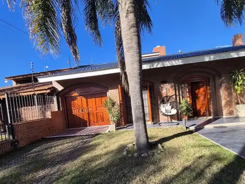 Tablada Park- VENDE casa sobre Spilimbergo a metros de Petorutti— 3 domitorios + Depto ind + PILETA