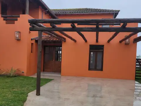 avenida de los lagos al 300