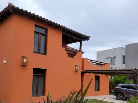 Casa en Venta en El Canton, USD 250.000