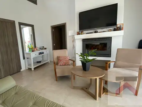 Casa en Alquiler en Countries y Barrios Cerrados en Campana, USD 1.800