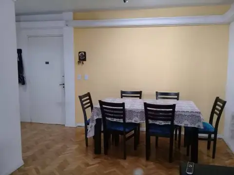 Av Caseros 3500, Piso 7