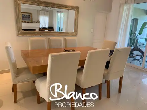 Casa en Venta con 2 cocheras