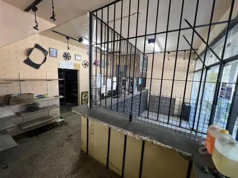 Local con depósito en Venta en Villa Ballester