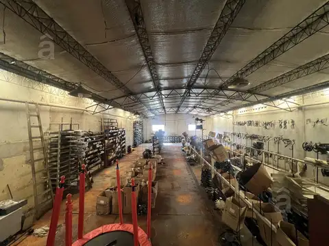 Local con depósito en Venta en Villa Ballester