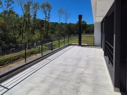 Casa en Venta con 3 cocheras