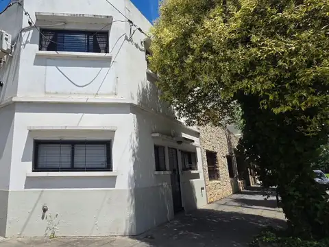Casa en VENTA con cochera