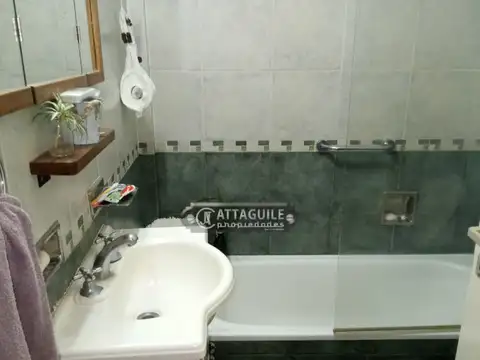 Casa 5 ambientes con 2 baños
