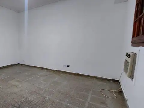 Casa en Alquiler con 4 cocheras