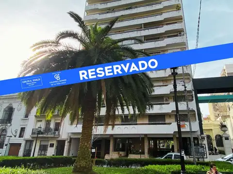 Departamento dos dormitorios frente a Plaza Pringles