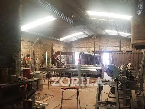 ALQUILER / VENTA  OFICINAS CON GALPON Bv. Avellaneda al 400