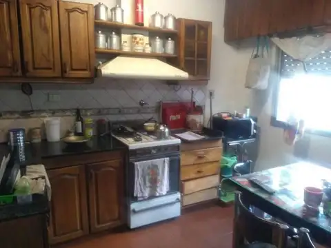 Casa  en Venta ubicado en Castelar, Morón, G.B.A. Zona Oeste - AMA0113_LP545182_8