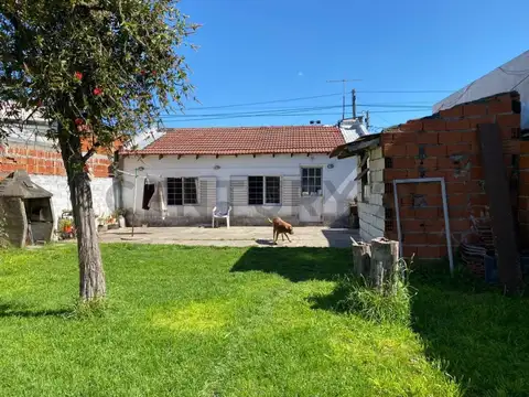 23 entre 523 y 524, Casa 3 dormitorios en Venta, La Plata.-