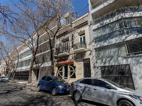 Venta Casa con amplio Local en PB sobre lote propio en Belgrano.