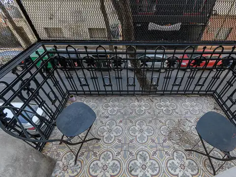 Venta Casa con amplio Local en PB sobre lote propio en Belgrano.