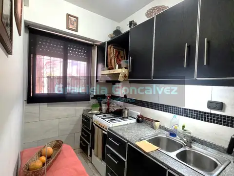 VENTA URGENTE PH PB al Frente Entrada Independiente, Patio, Cochera y Esp Guardacoche