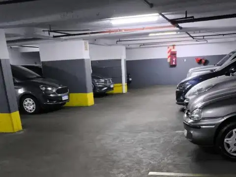 Cochera de casi 12 m2 Mendoza y Vidal