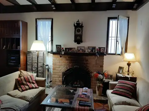 CASA 4 AMBIENTES EN HAEDO CHICO
