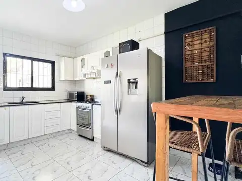 VENTA CASA 4 AMB. CON COCHERA Y PILETA EN OLIVOS