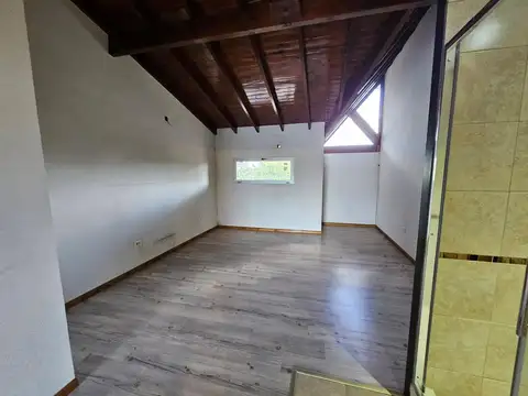 Depto Tipo Casa en Alquiler con 2 cocheras