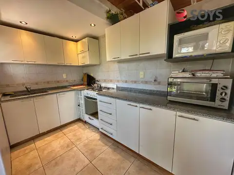 Casa 9 ambientes con 3 baños