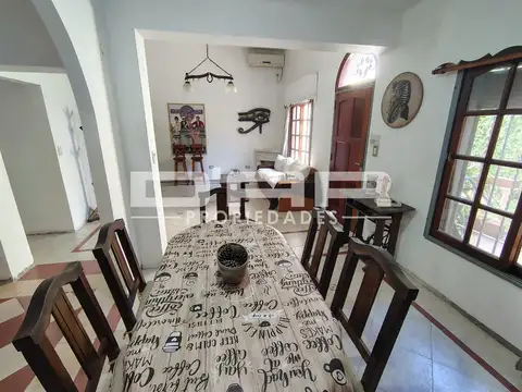 Casa 5 ambientes con 2 baños