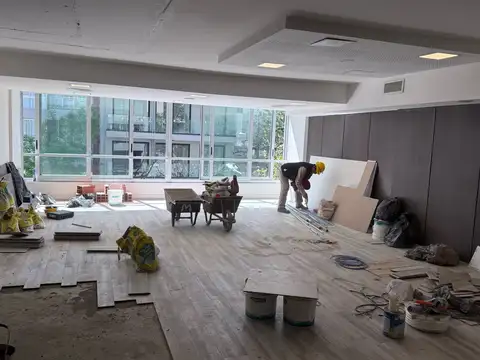 Oficina en Alquiler con 1 cochera