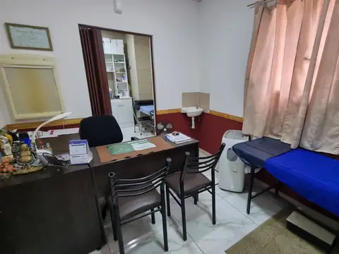 Local en Venta en Luis Guillon, USD 288.000