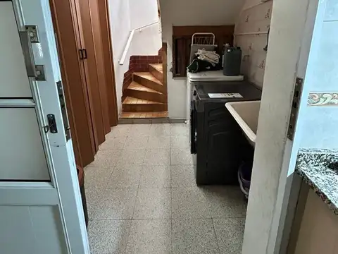 Casa 6 ambientes con 2 baños