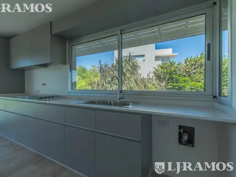 Casa 4 ambientes con 4 baños