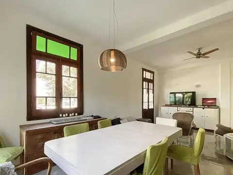 Casa 6 ambientes con 2 baños