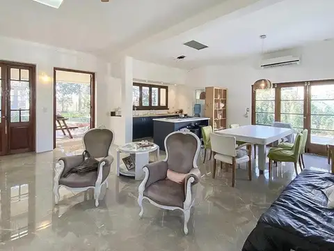 Casa dos dormitorios en Pueblo Esther - Calle V