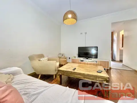 CASA 4 AMBIENTES, EXCELENTE ESTADO, FONDO Y TERRAZA, DOS PLANTAS AL FRENTE, DIGNA VISITAR